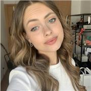 Profesora de apoyo clases online también